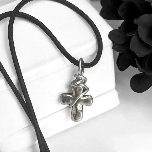 5 For $25💫Alternative Small Silver Cross Pendant - Picture 3 of 3
